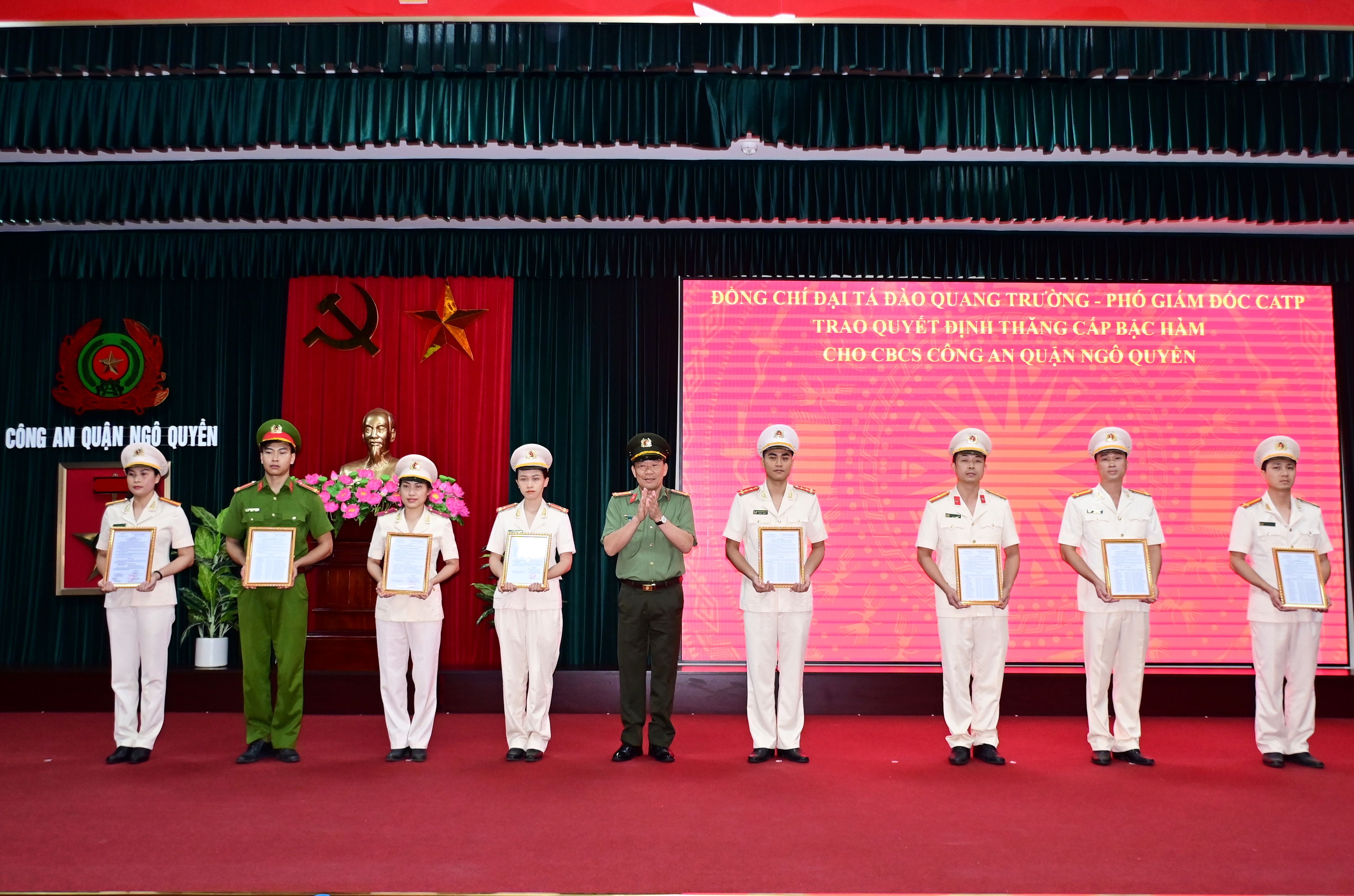 Công an quận Ngô Quyền: 142 cán bộ, chiến sĩ được thăng cấp bậc hàm, nâng lương năm 2024